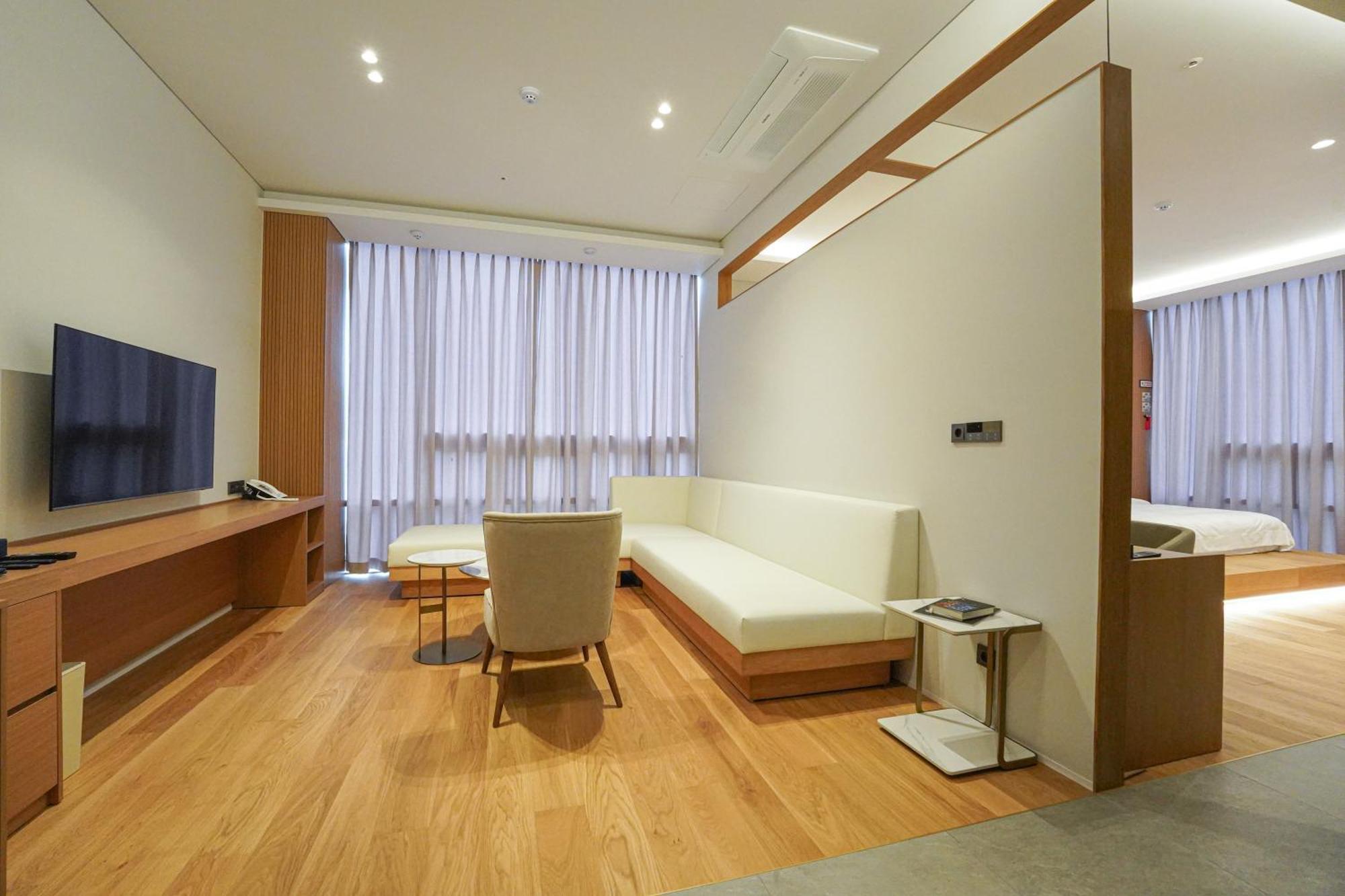 Hotel Ground27 Busan Exteriör bild